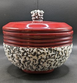 Céramique crispée - Bonbonnière Paul Millet Sèvres rouge