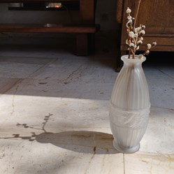 Verre moulé pressé - Vase Tyc blanc Art Déco