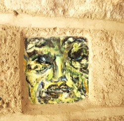 Carreau décoratif ( visage)
