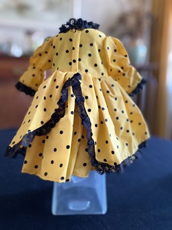 robe poupée de collection OLÉ