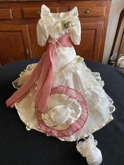 Robe de Bal poupée de collection