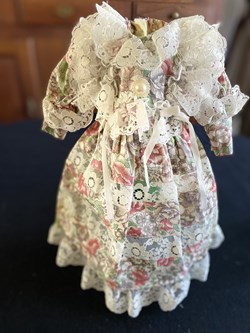 robe poupée de collection à fleurs et perles
