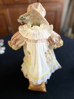 robe poupée de collection paysanne