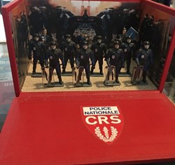 La charge des CRS coffret diorama