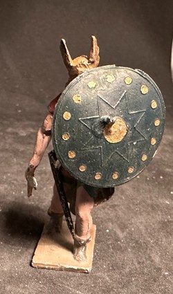 Gaulois avec épée et bouclier