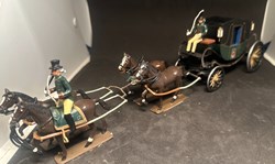 Berline de campagne de Napoléon attelé de 4 chevaux et 2 conducteurs