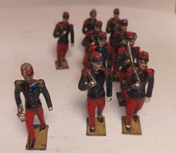 Fantassin de l'infanterie de ligne en tunique, pantalon garance au pas (1875-1886)
