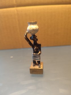 Femme africaine et sa cruche