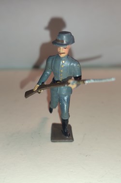 Soldat sudiste à l'assault
