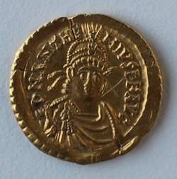 Solidus Anthème - Monnaie volée