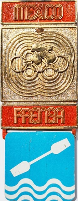 Mexico 1968 badge presse canoë