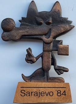 Sarajevo 1984 figurine mascotte Vucko