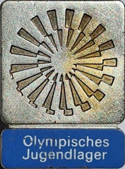 Munich 1972 badge camp olympique de la jeunesse