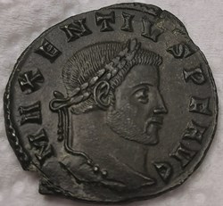 Maxence (usurpateur) - Follis