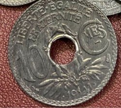 Dix Centimes Lindauer en Zinc, Cmes soulignés et points