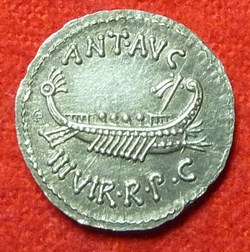 Denier des Cohortes Prétorienne sous Marc-Antoine ( REPRO - COPIE )