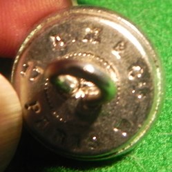 bouton militaire à la grenade gendarmerie?