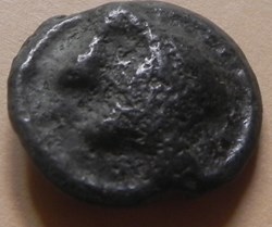 potin Turons à la tête diabolique. monnaie d'inspiration lunaire