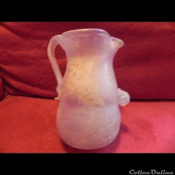 petit vase romain en verre blanc /rose irisé