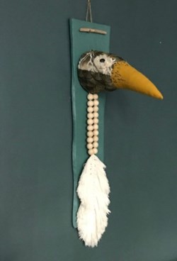 TOTEM . créatrice : BRIJ Villa Marla Besançon Sculpture zoomorphe Tête d'oiseau en tissu