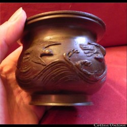 BRONZE  petit vase cratère
