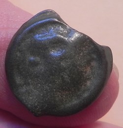 potin Turons à la tête diabolique. monnaie d'inspiration lunaire