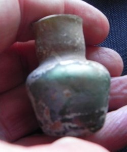 Romain - Petit vase à onguent en verre irisé - IIème-IVème siècle