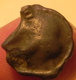 potin Turons à la tête diabolique. monnaie d'inspiration lunaire