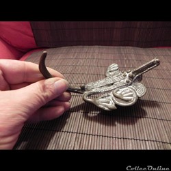 poids à or forme figurative Akan crocodile