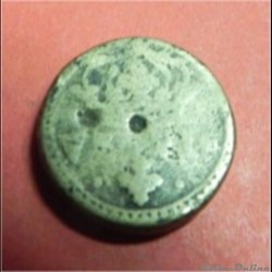 Poids monétaire croix dans quadrilobe