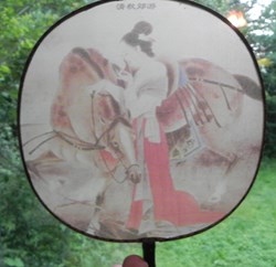 éventail  Japon   cheval et geisha  peinture sur soie