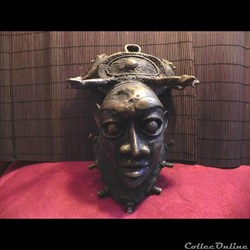 masque BAMOUN    bronze   mangoustes et serpents