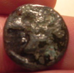 potin Turons à la tête diabolique. monnaie d'inspiration lunaire
