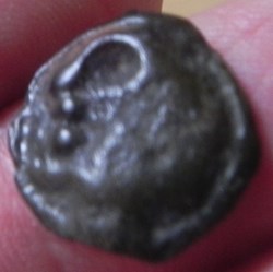 potin Turons à la tête diabolique. monnaie d'inspiration lunaire