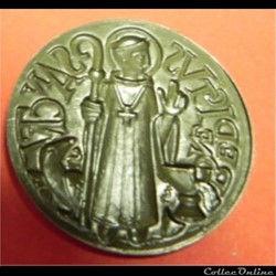 estampage : médaille de St Benoît en tôle