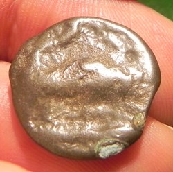 potin Turons à la tête diabolique. monnaie d'inspiration lunaire