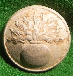 bouton militaire à la grenade gendarmerie?