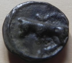 potin Turons à la tête diabolique. monnaie d'inspiration lunaire
