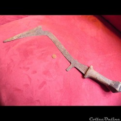 Ancienne arme faucille africaine Béro l'ethnie Poto du Congo