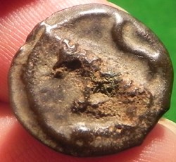 potin Turons à la tête diabolique. monnaie d'inspiration lunaire