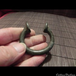 manille-monnaie de Birmingham zone Sahel .Manilla-bronze-slave-bracelet