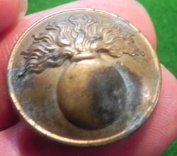 bouton infanterie à la grenade 1870-1915....( Poilus )