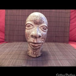 ex voto funéraire  NIGERIA tête D'IFE  bronze