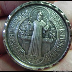 St Benoît     magnet