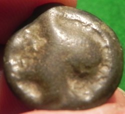 potin Turons à la tête diabolique. monnaie d'inspiration lunaire