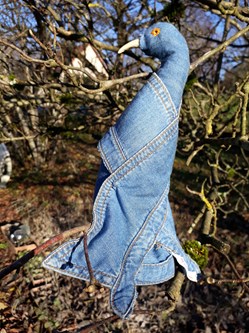 Sculpture zoomorphe d'oiseau en tissu