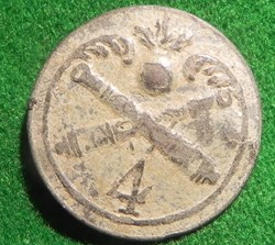 bouton des vétérans  grenade  2 canons croisés   4