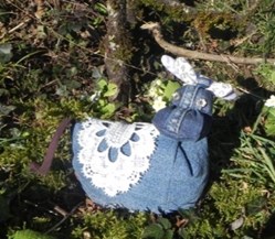 Sculpture zoomorphe vache en tissu Jean