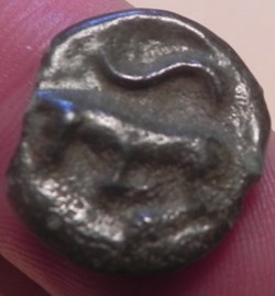 potin Turons à la tête diabolique. monnaie d'inspiration lunaire