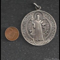 La médaille jubilé 1400 ans St Benoît.